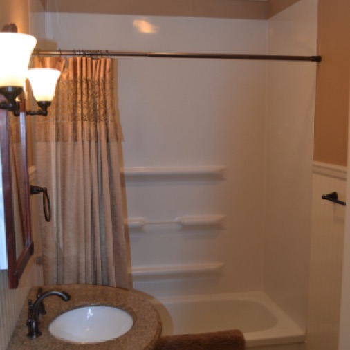 The main floor has a full bath with tub/shower combination.